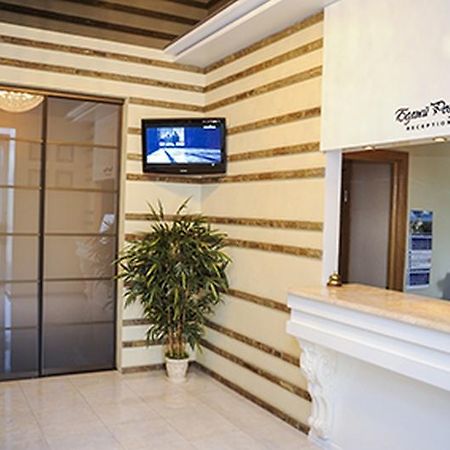 Bilyj Rojal Hotel Zaporizhia Exterior foto