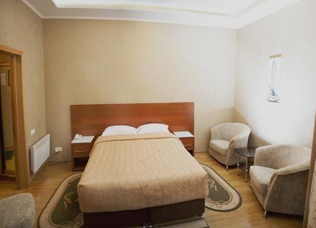 Bilyj Rojal Hotel Zaporizhia Exterior foto