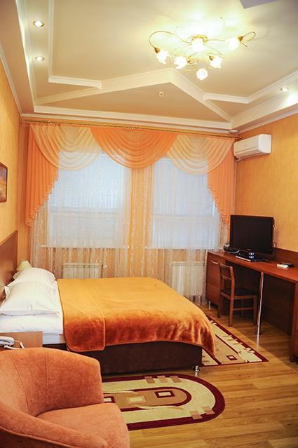 Bilyj Rojal Hotel Zaporizhia Exterior foto