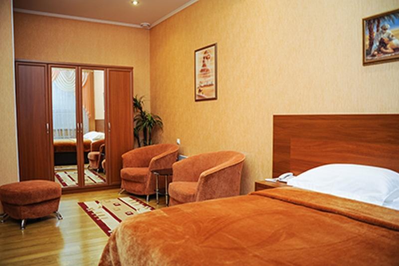 Bilyj Rojal Hotel Zaporizhia Exterior foto