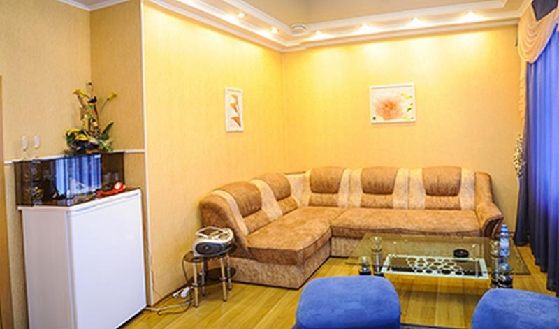 Bilyj Rojal Hotel Zaporizhia Exterior foto