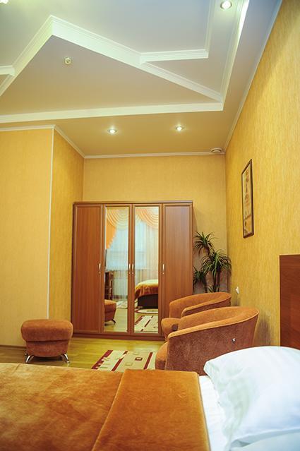 Bilyj Rojal Hotel Zaporizhia Exterior foto