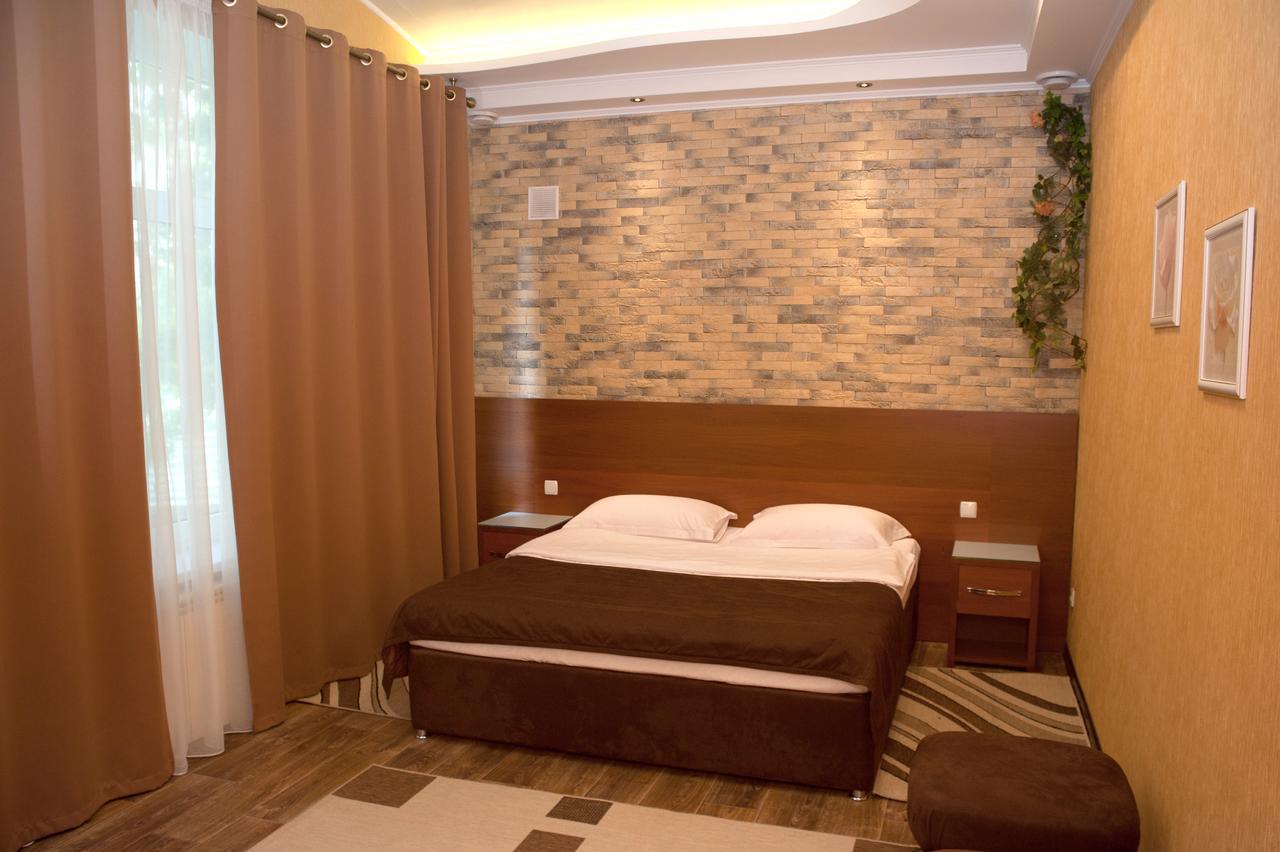 Bilyj Rojal Hotel Zaporizhia Exterior foto