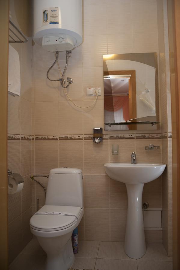 Bilyj Rojal Hotel Zaporizhia Exterior foto