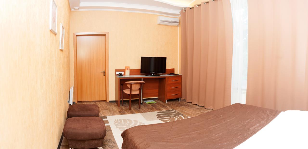 Bilyj Rojal Hotel Zaporizhia Exterior foto