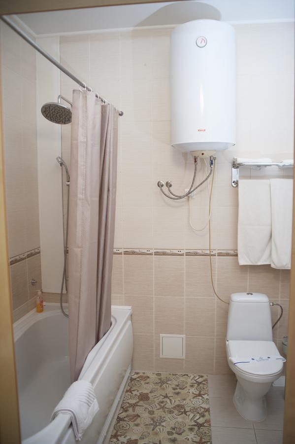 Bilyj Rojal Hotel Zaporizhia Exterior foto