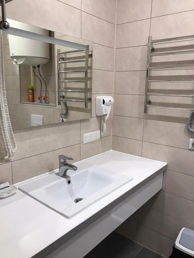 Bilyj Rojal Hotel Zaporizhia Exterior foto